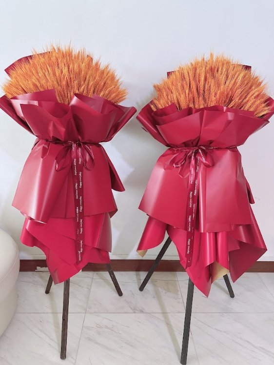 Golden Prosperity Wheat Stand